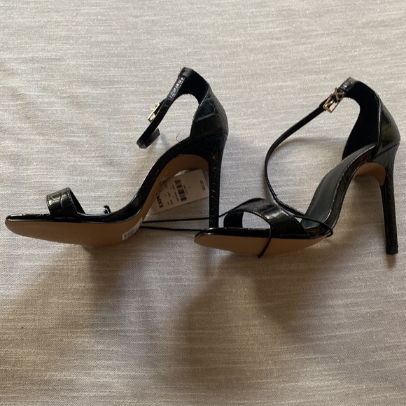 Express high heels - Picture 4 of 4